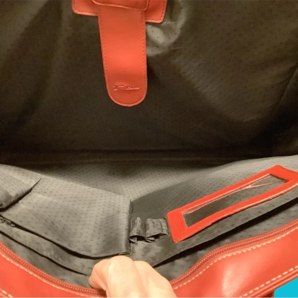 Targus introduces Jackie, a classic tote, attractive & loaded w/great features.